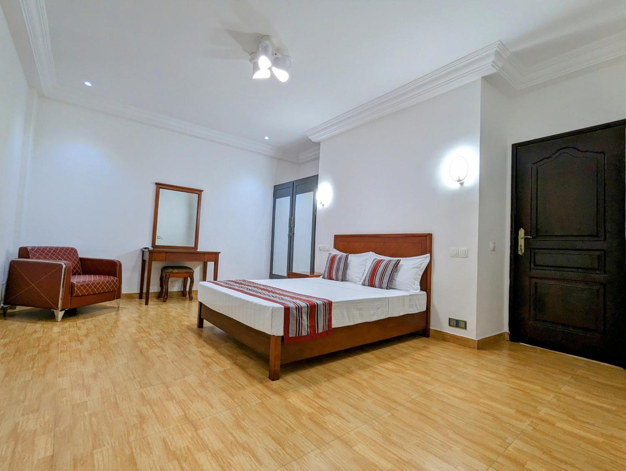 Les Ombrelles Appart'Hotel Котону Экстерьер фото