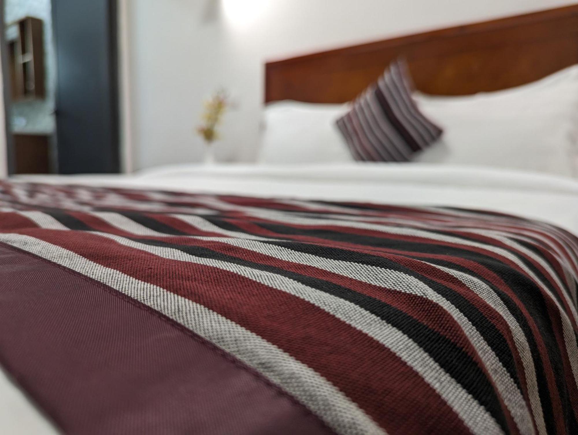 Les Ombrelles Appart'Hotel Котону Экстерьер фото